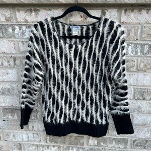 90s Sisters Fuzzy Eyelash Knit Black White Sweater M